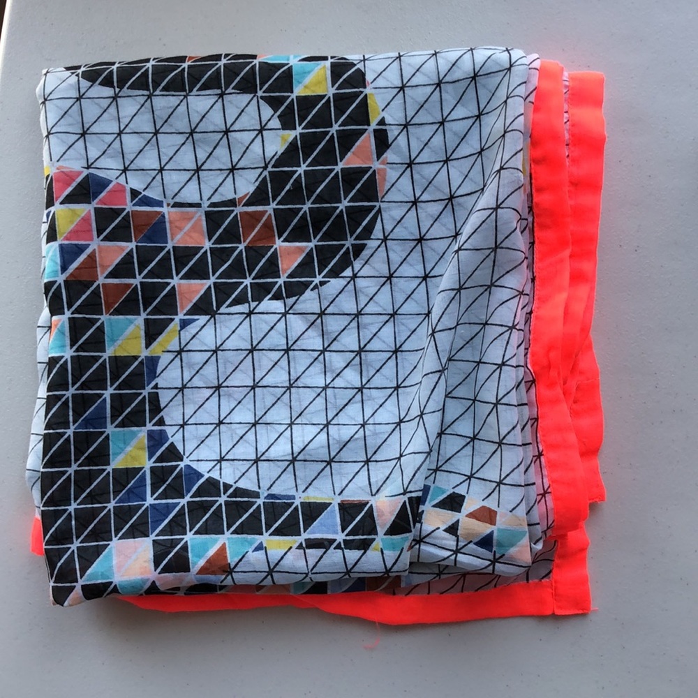 Pieces 🧣 Colorful Geometric Pattern Scarf - Picture 4 of 5
